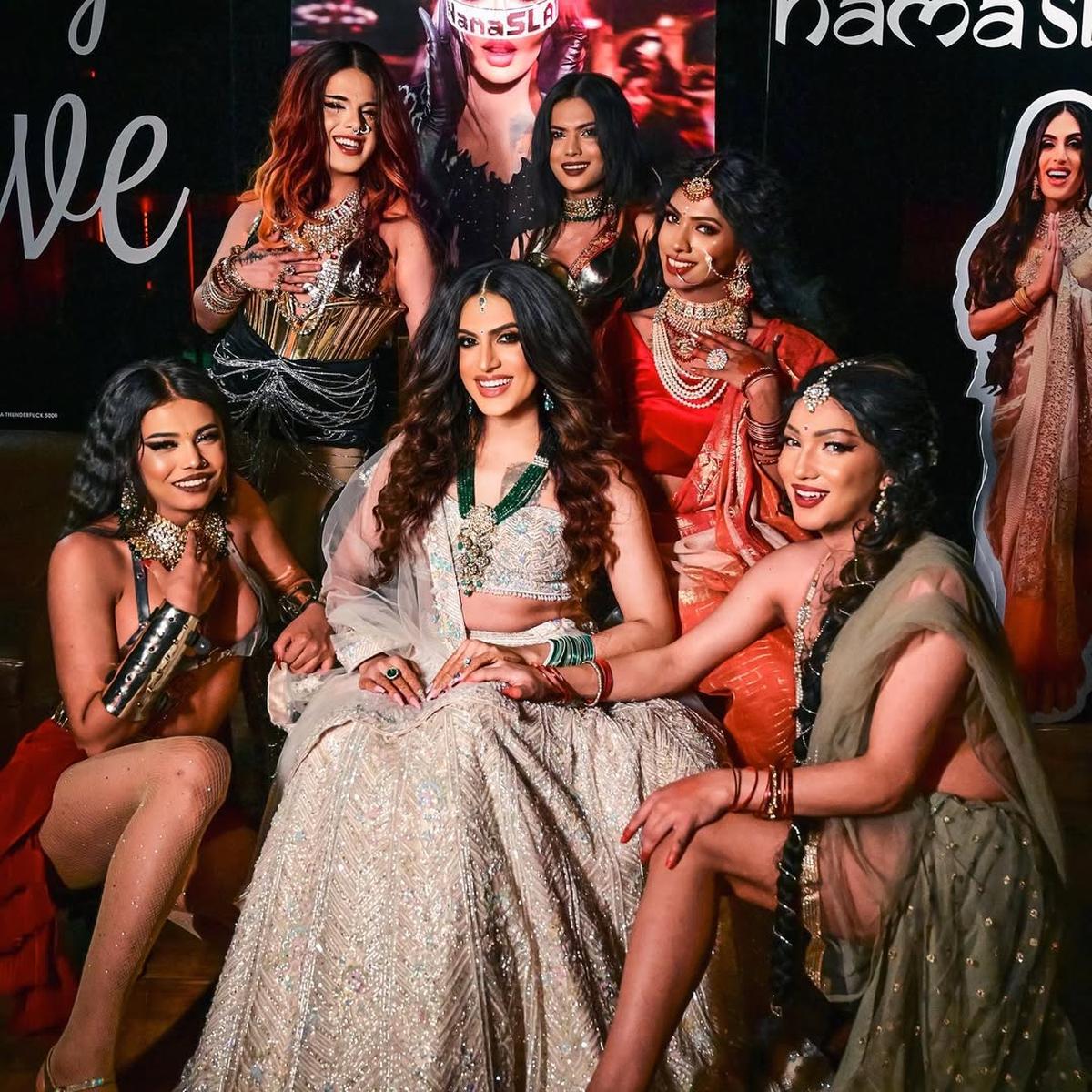 Rani KoHEnur (centre) with a few ‘children’ of Hauz of KoHEnur