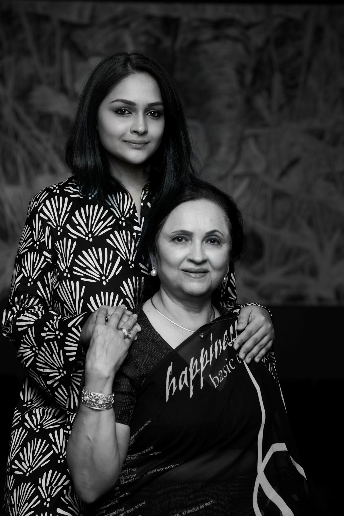 Sanjana Shah (left) and Kalpana Shah