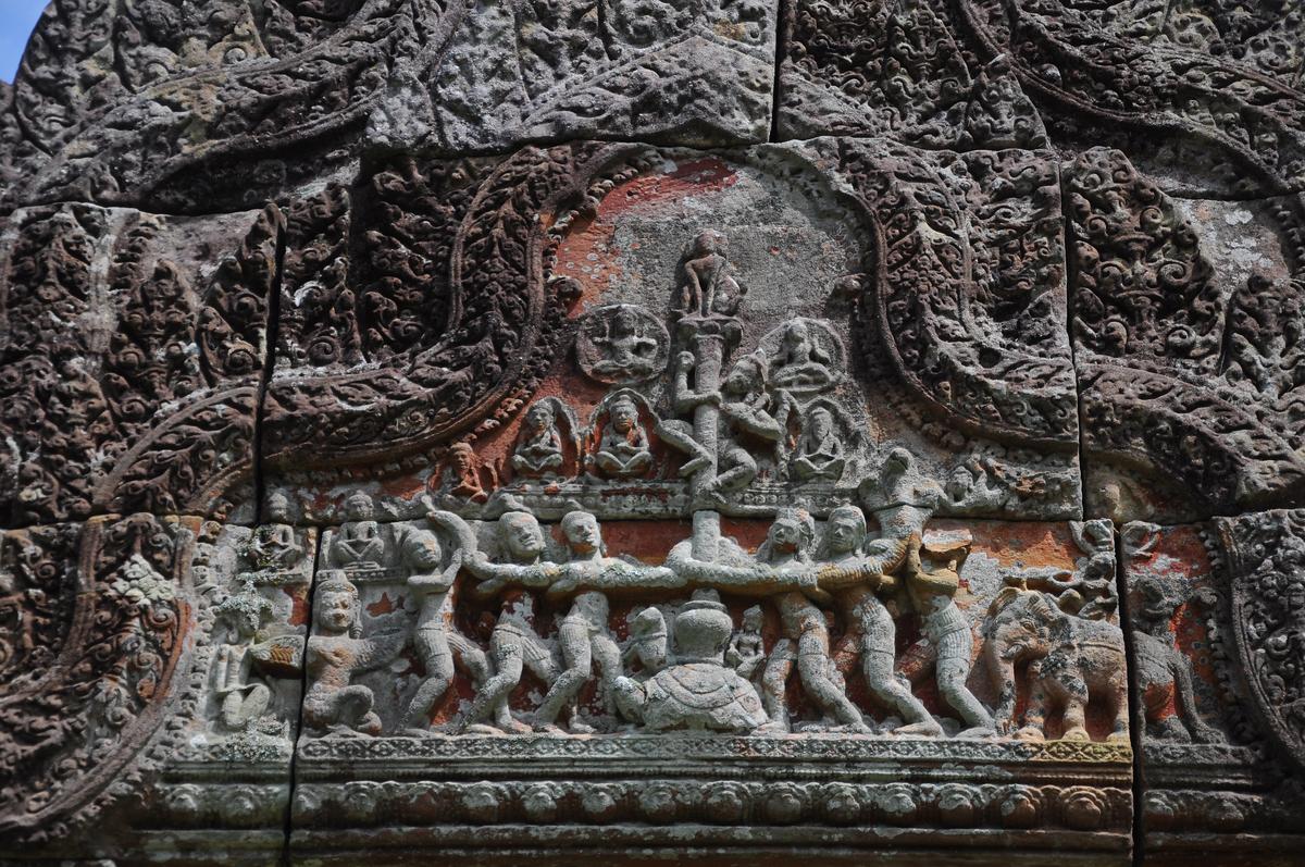 पेडिमल दृश्य को दर्शाने वाला पेडिमेंट