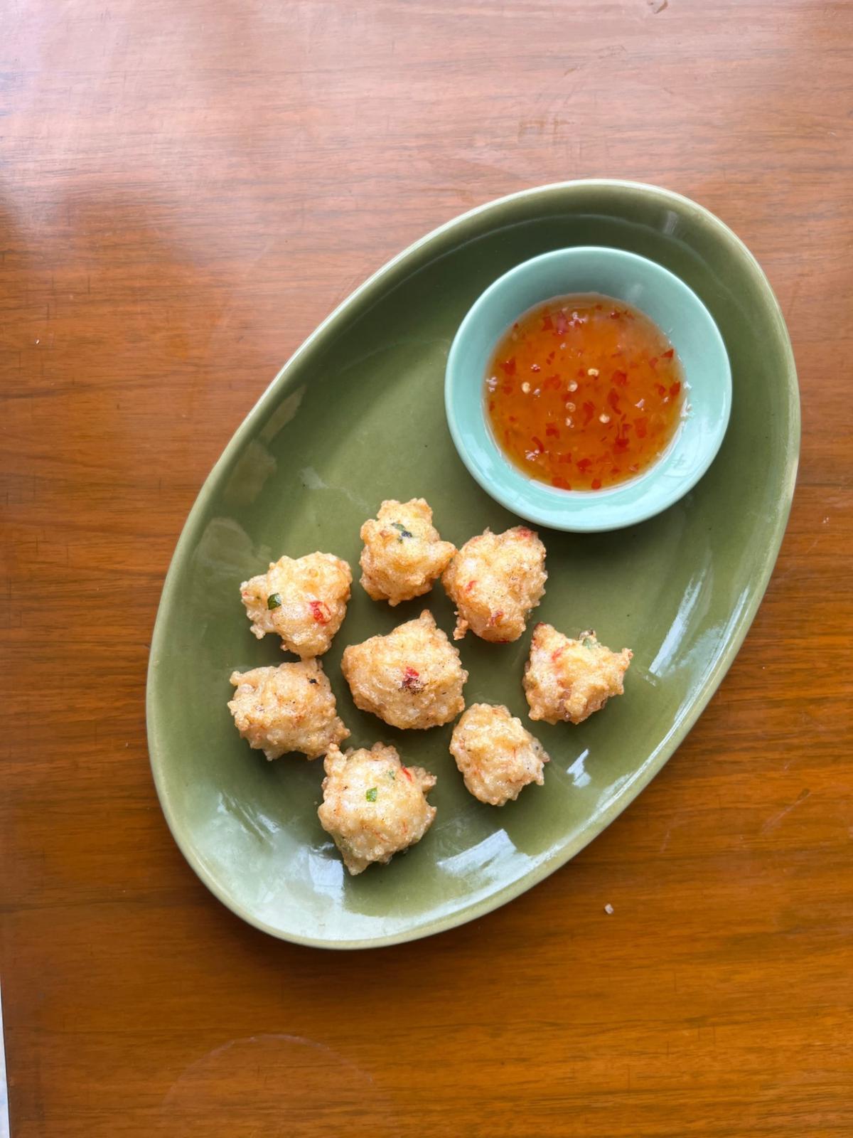 Golden fried shrimp balls