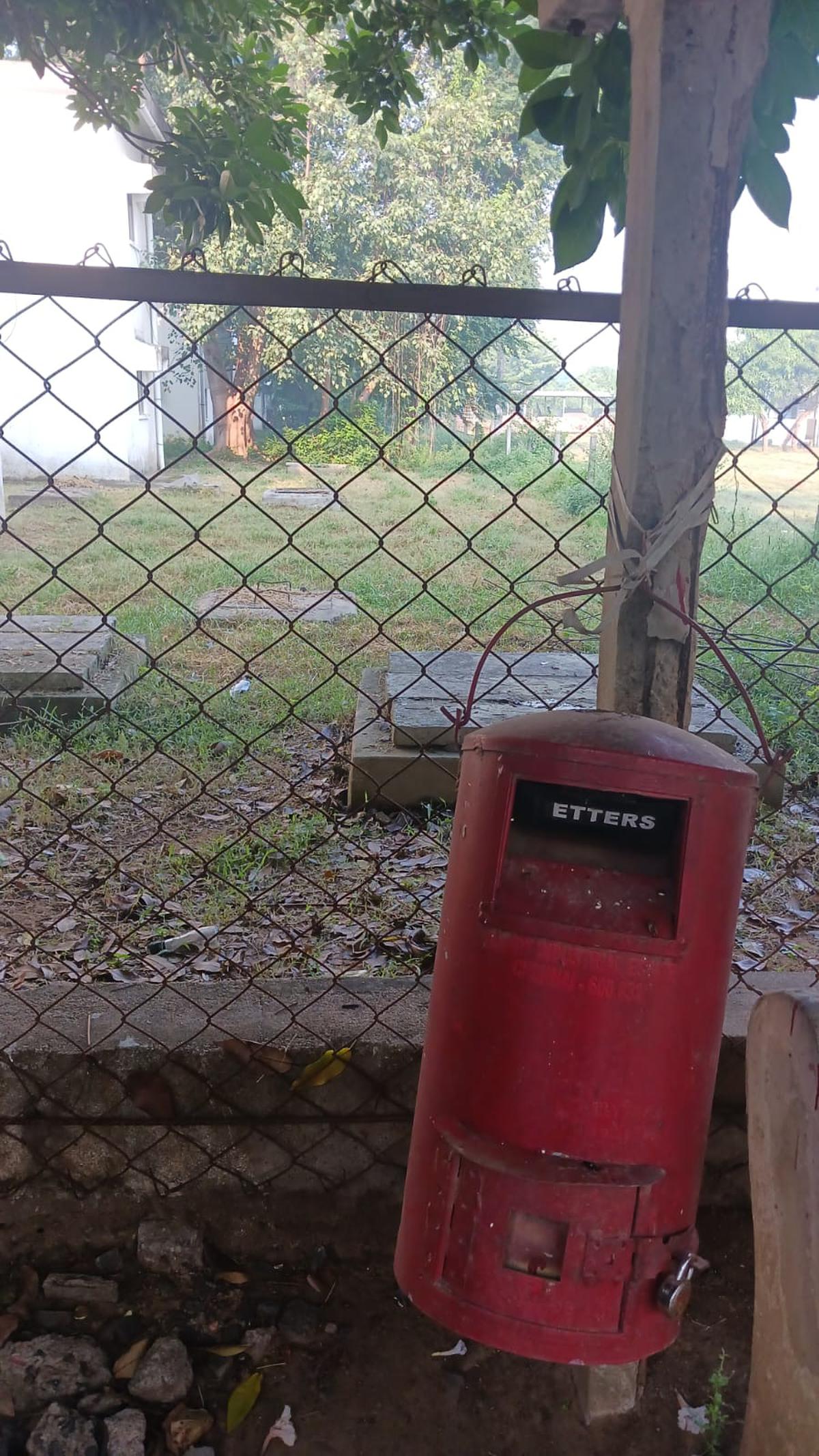 A letter box near Ekkatuthangal, Defence Colony, Chennai