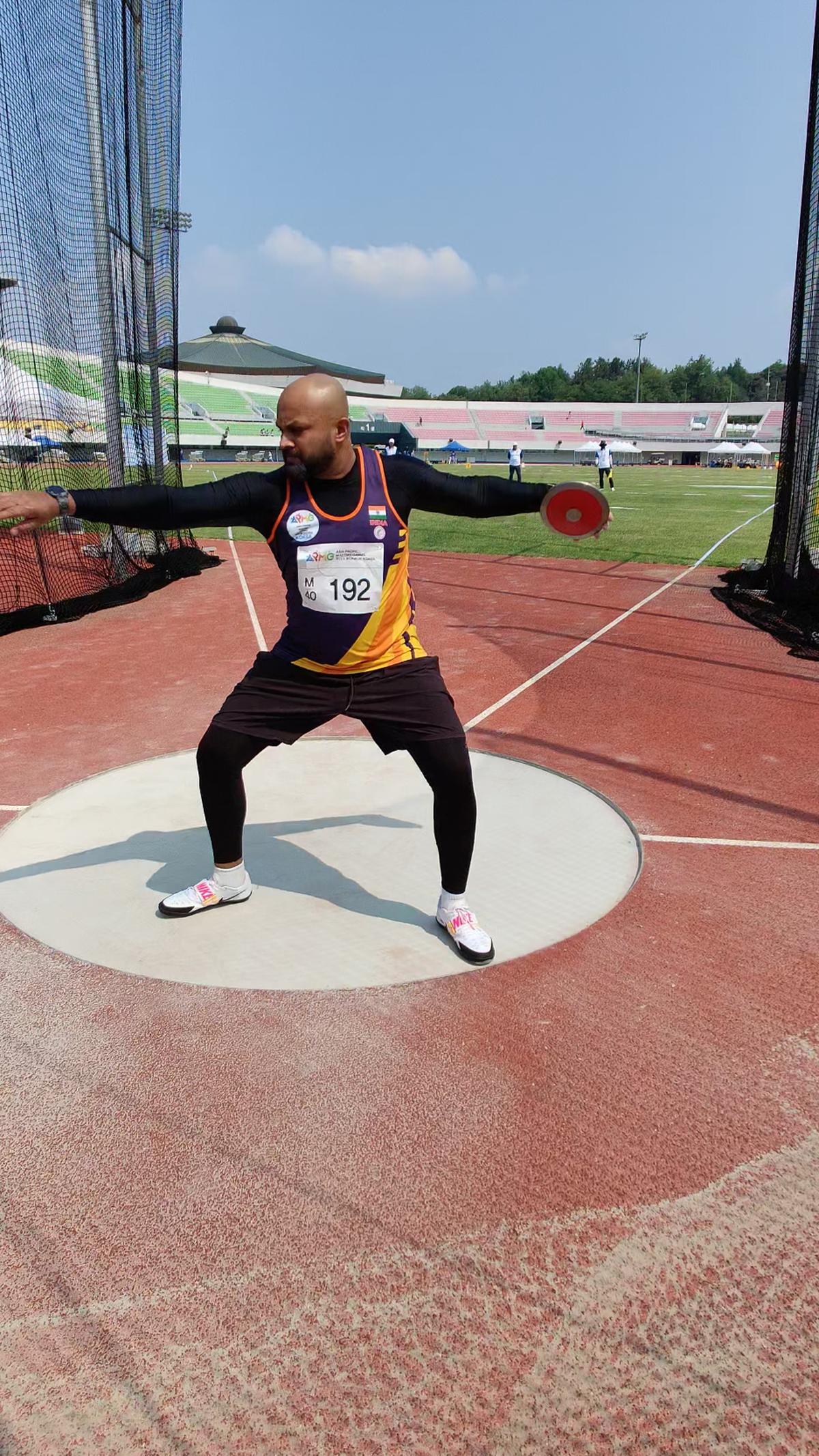 A moment from the discus throw event