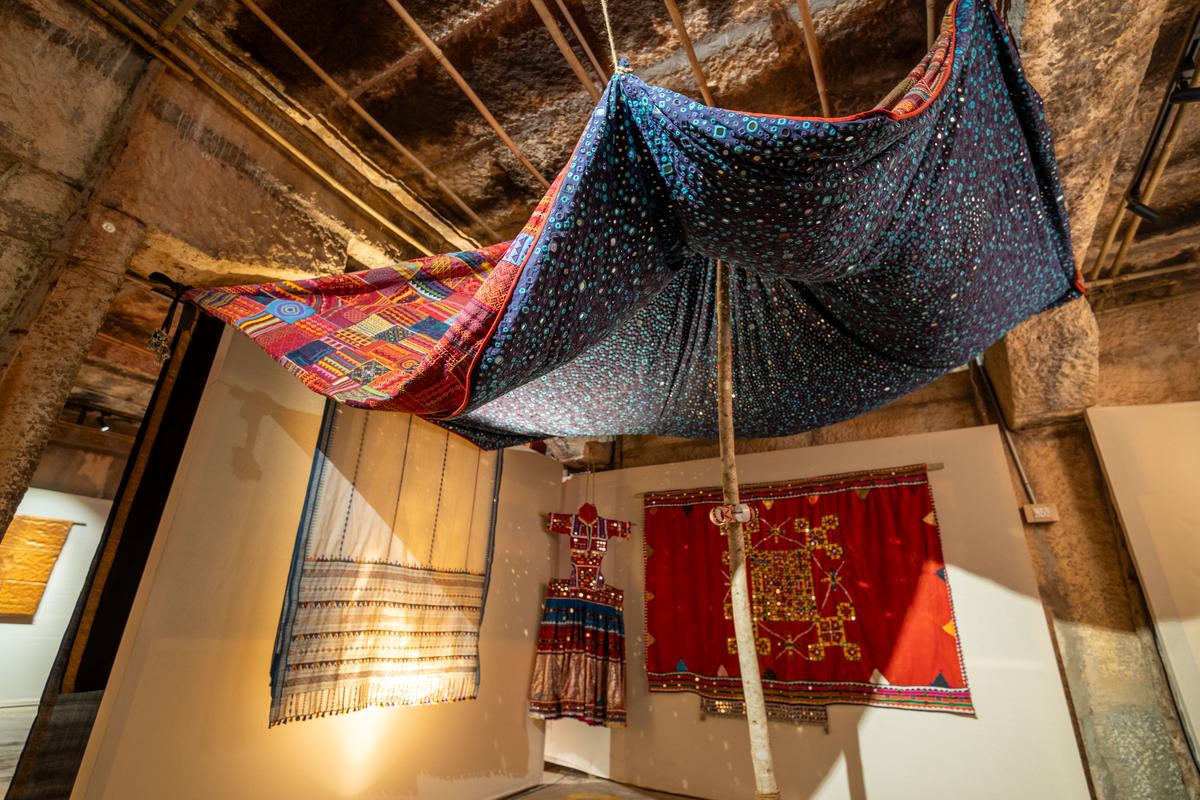 The Lambani enclosure, featuring the Day and Night Sky tent, showcases the intricate stitches of the Lambani tribe along with the dupatta, bangles, and lehenga-choli of Banjara women. It also includes a Kora Khadi