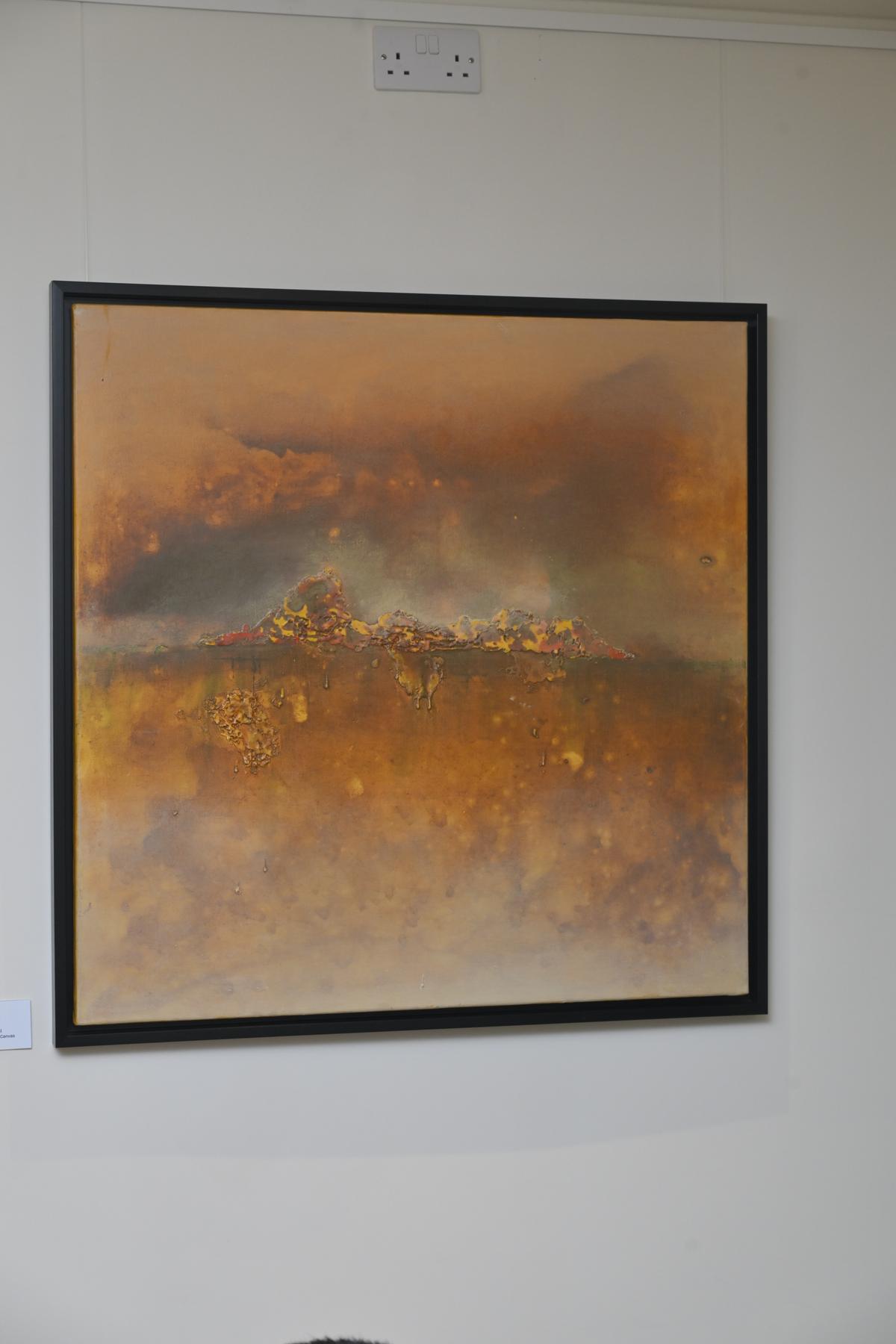 L'artista Narayan Lakshman afferma di aver sperimentato vari materiali mentre lavorava a questa serie per la vetrina