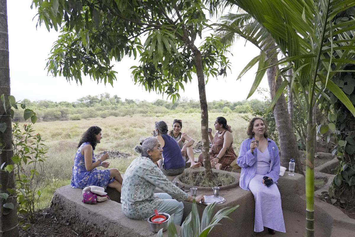 चोराओ द्वीप में विश्राम कर रहे हैं