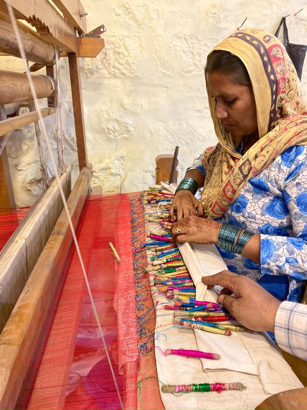 A Paithani weaver
