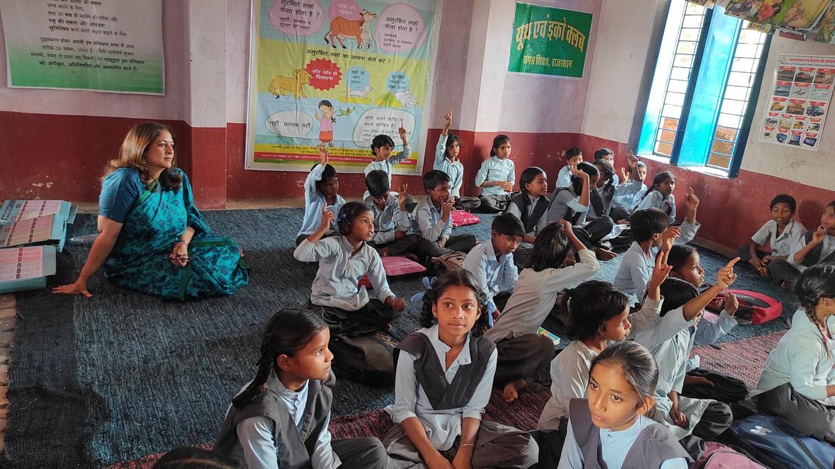 Safeena Husain with schoolchildren Safeena Husain with schoolchildren