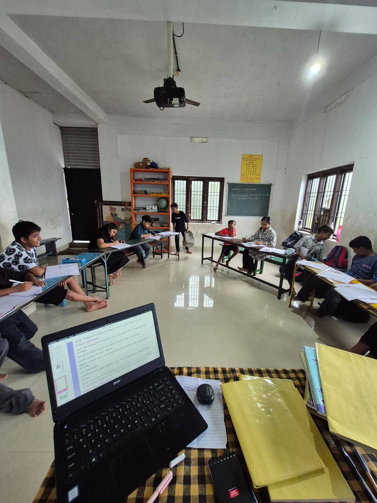Class V students of Andoor ALP School, Thaliyil, Kannur Class V students of Andoor ALP School, Thaliyil, Kannur