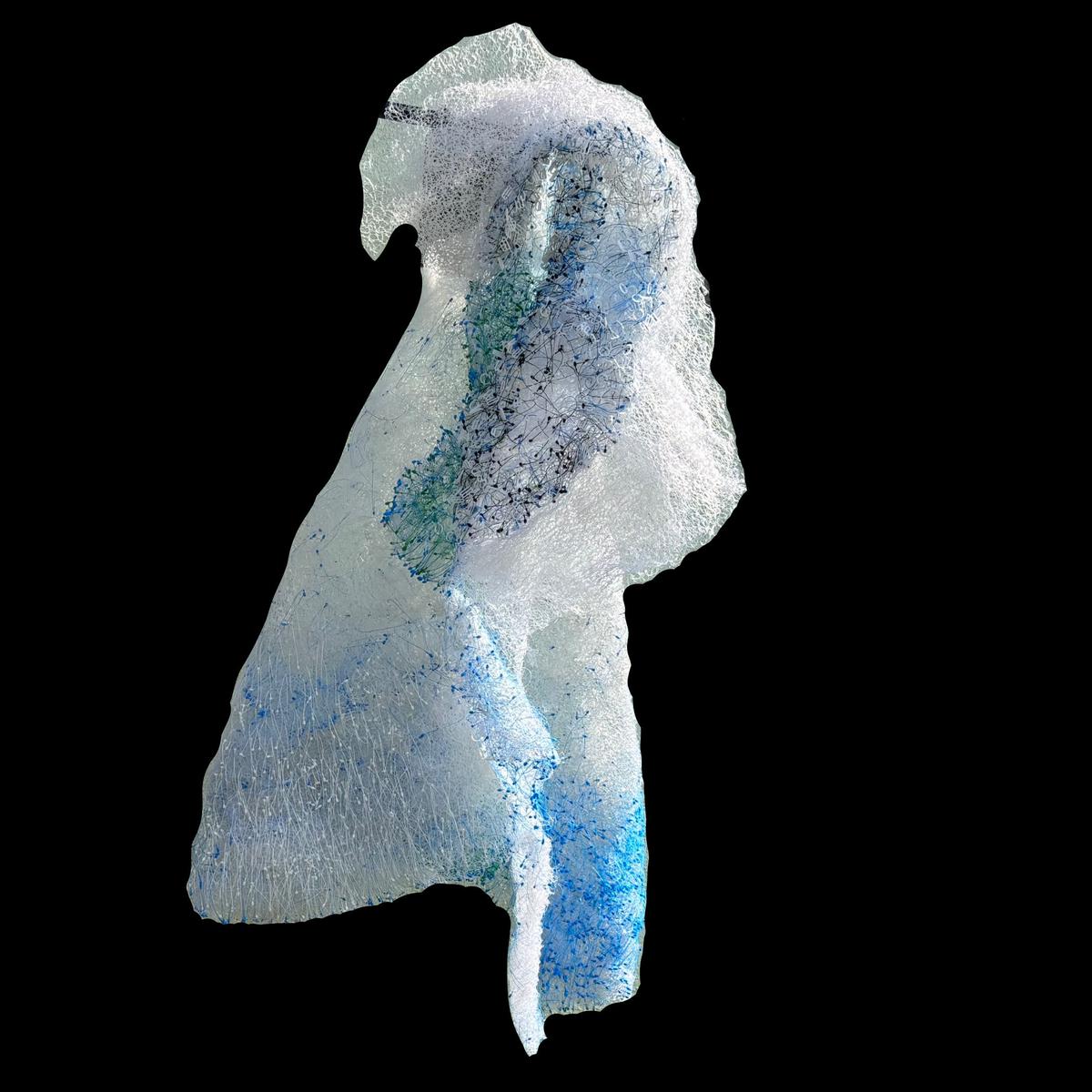 The cape made of fishing net and plastic waste 