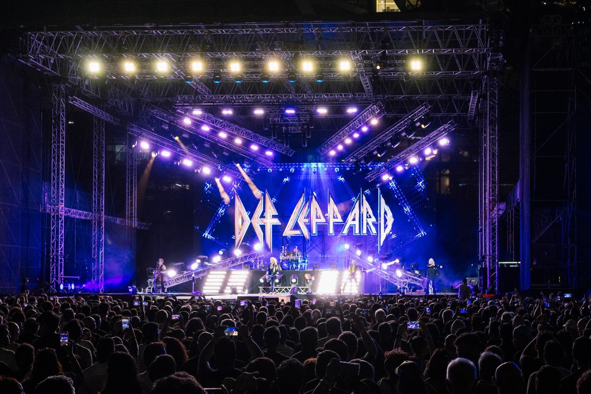 Spettacolo dei Def Leppard al Jio World Garden nel Bandra Kurla Complex (BKC), Mumbai, il 27 marzo 2026 Spettacolo dei Def Leppard al Jio World Garden nel Bandra Kurla Complex (BKC), Mumbai, il 27 marzo 2026