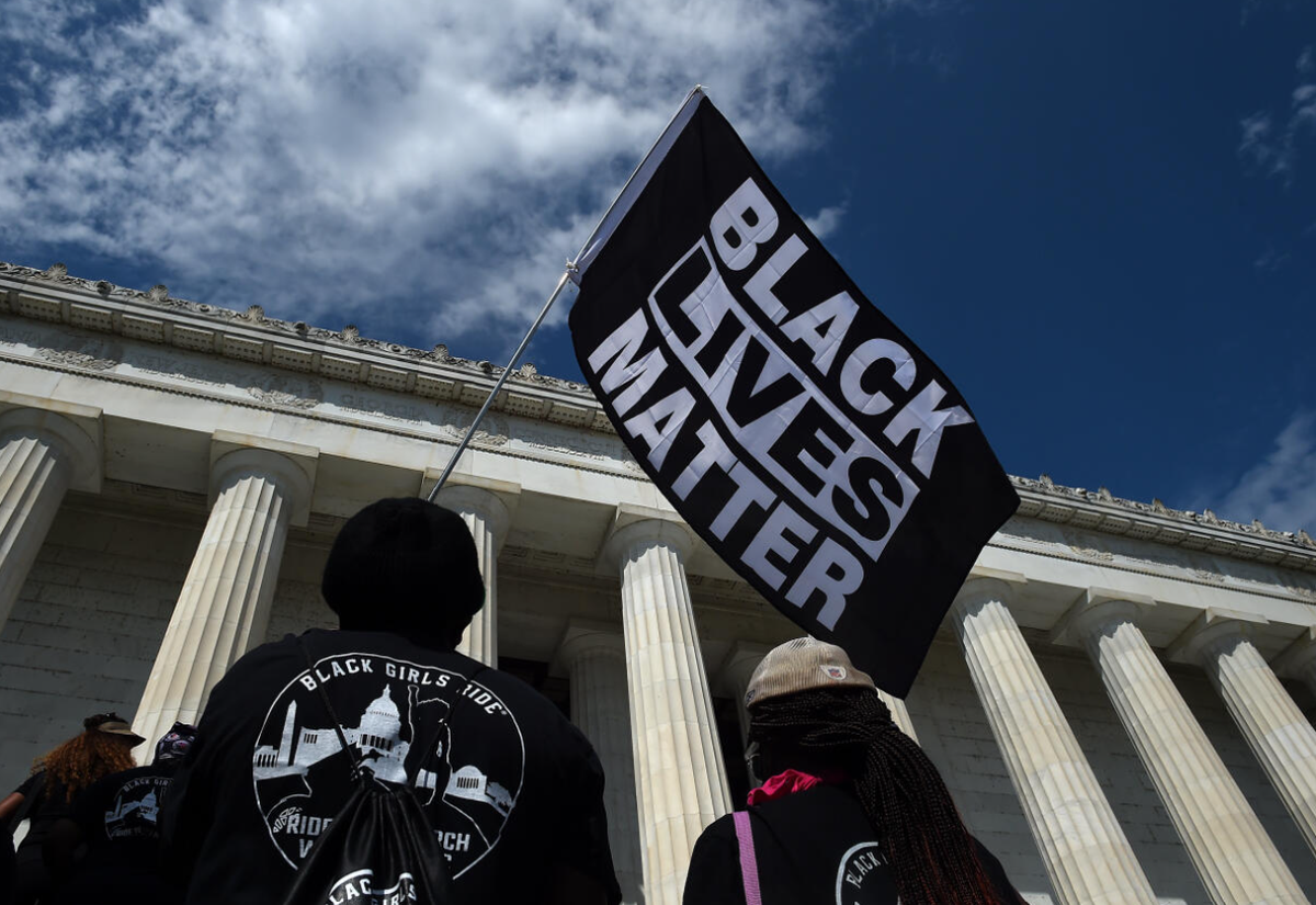 In this novel, Hamid tackles one of the major global issues of our time.