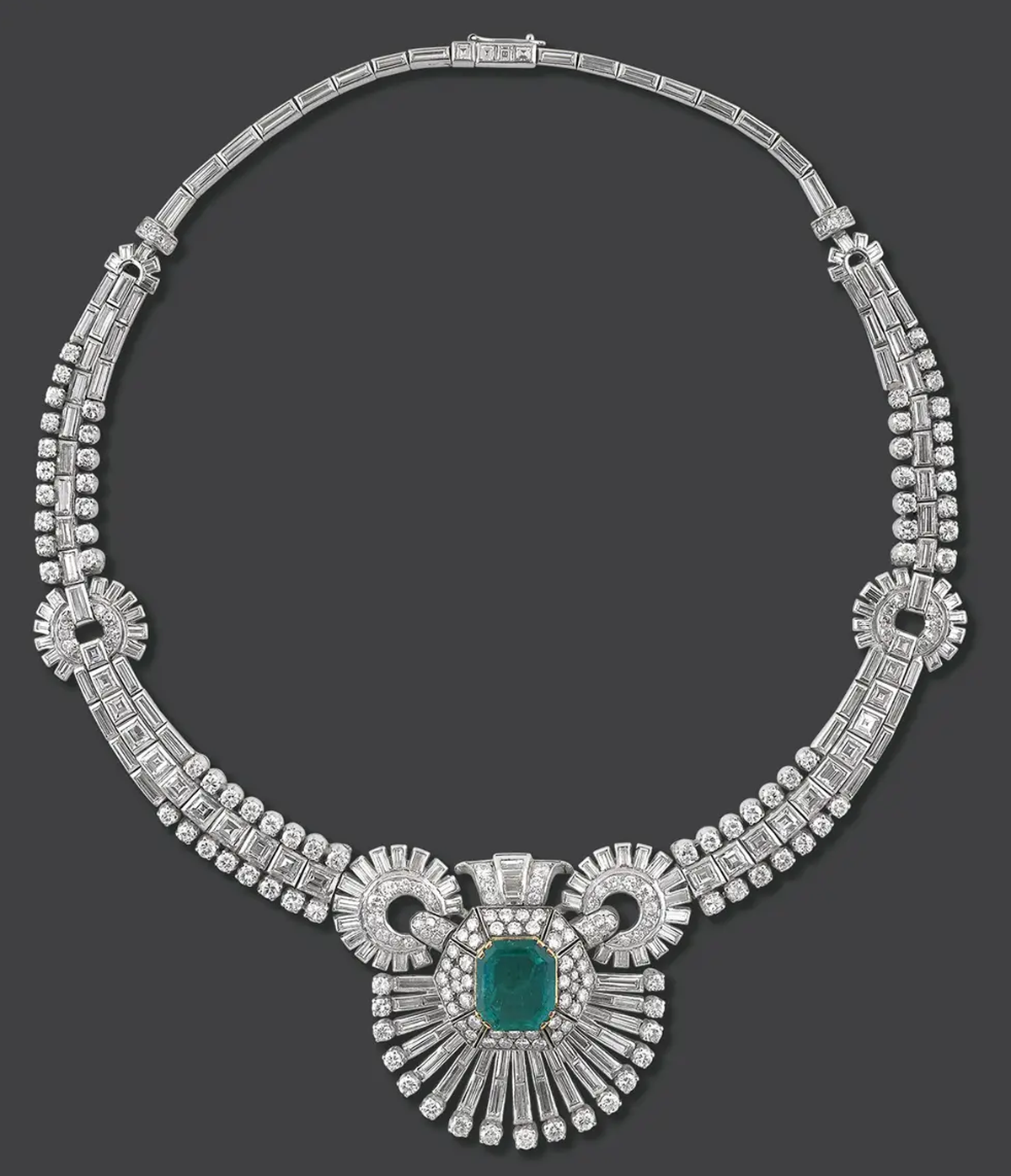 A diamond and emerald Art Deco necklace 