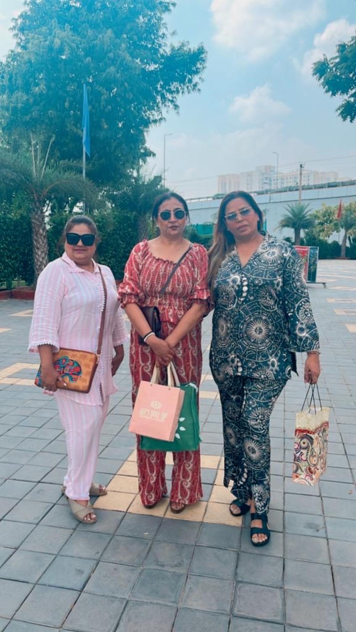 53-year-old Simmi Chhabra (centre) 53-year-old Simmi Chhabra (centre)
