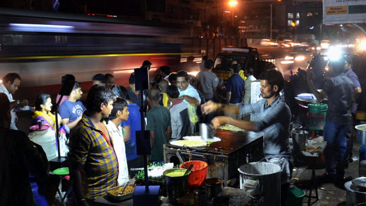 Food street near Hyderabad’s Durgam Cheruvu falls silent at 10 p.m.; traffic and safety concerns prompt restrictions on vendors’ business hours
