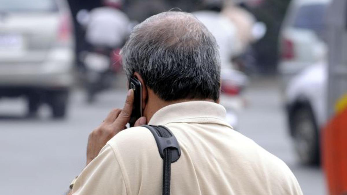 Kerala Transport Minister proposes fine for pedestrians using mobile phones