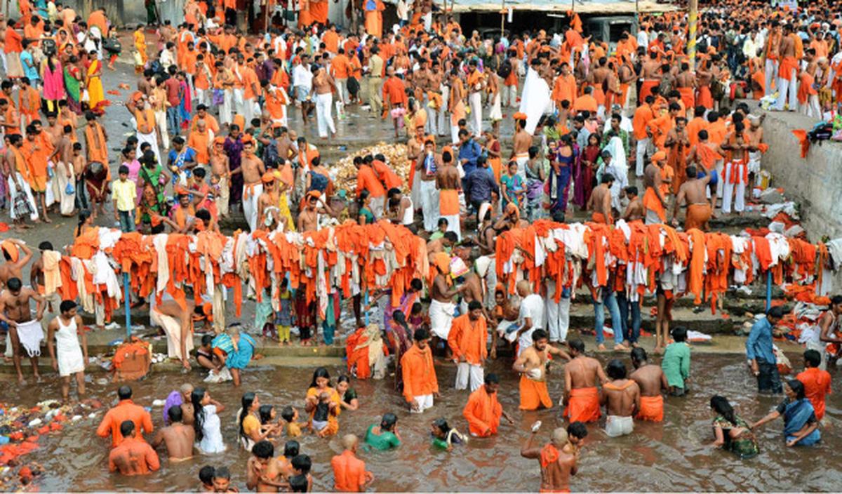 Kondagattu turns into a sea of saffron - The Hindu