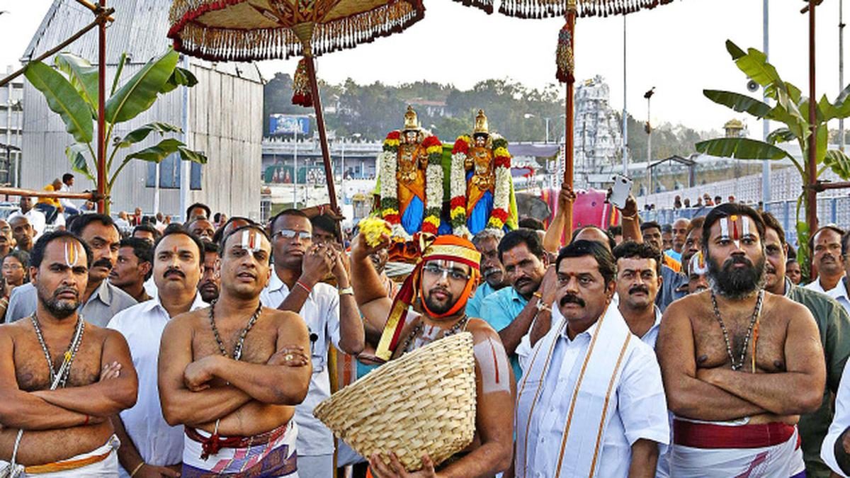 Religious ecstasy marks ‘Pranaya Kalahotsavam’ The Hindu