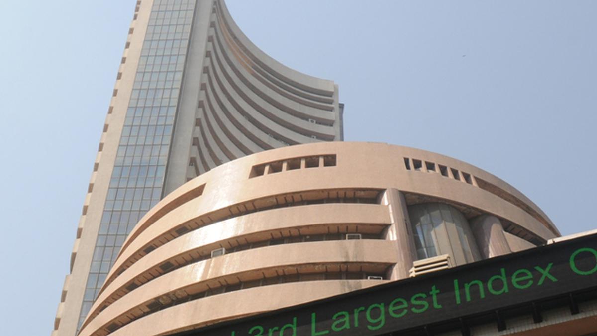 Sensex, Nifty rise for 3rd day on gains in HDFC Bank, Reliance