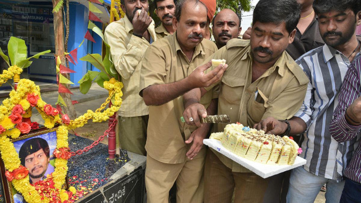 Auto Raja’s birth anniversary a memorable affair - The Hindu