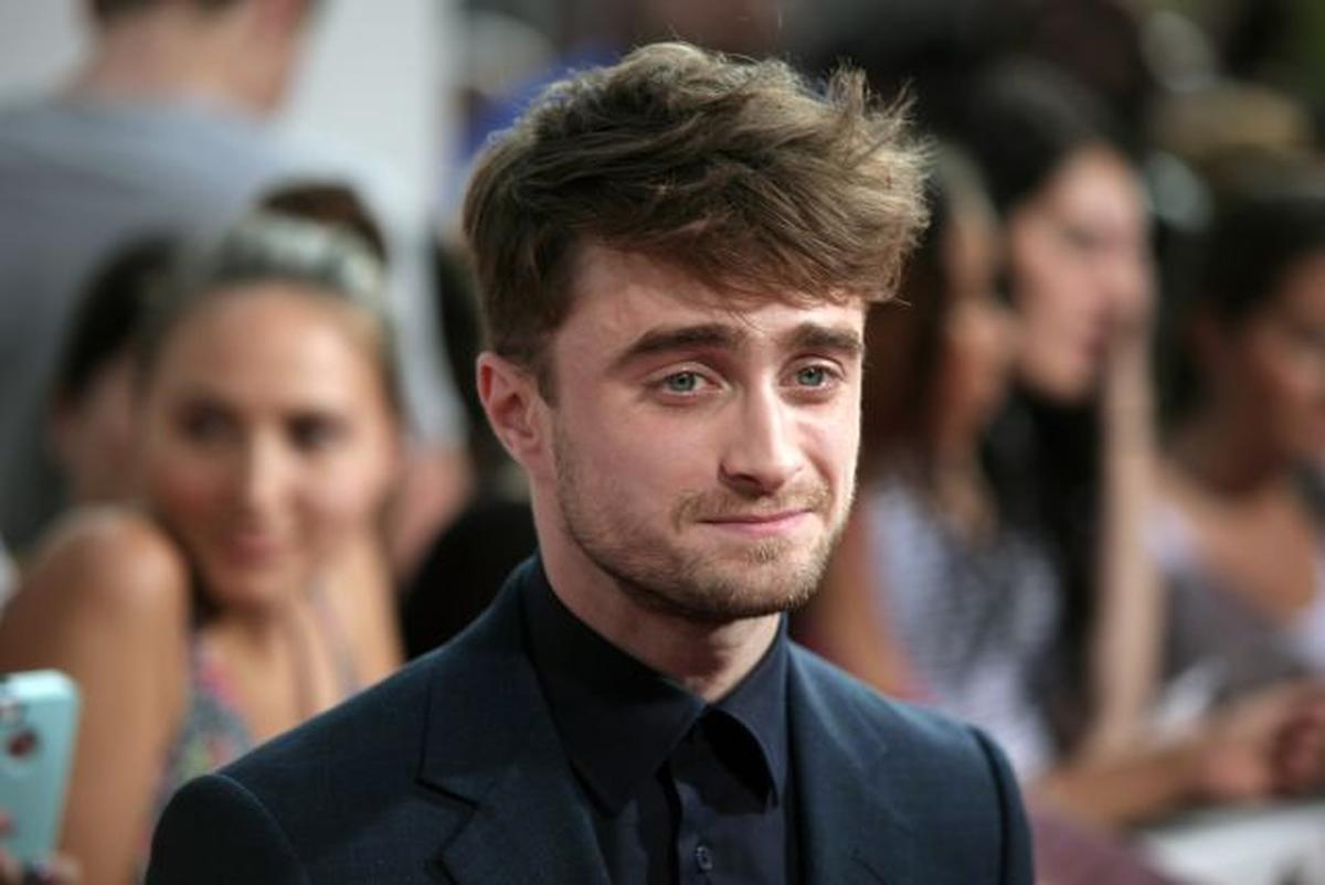 человек – швейцарский нож фильм 2016. дэниел рэдклифф фильмы. дэниел рэдклифф 1 гарри поттер. рэдклифф в роли гарри поттера. в каких фильмах снимался дэниел рэдклифф.