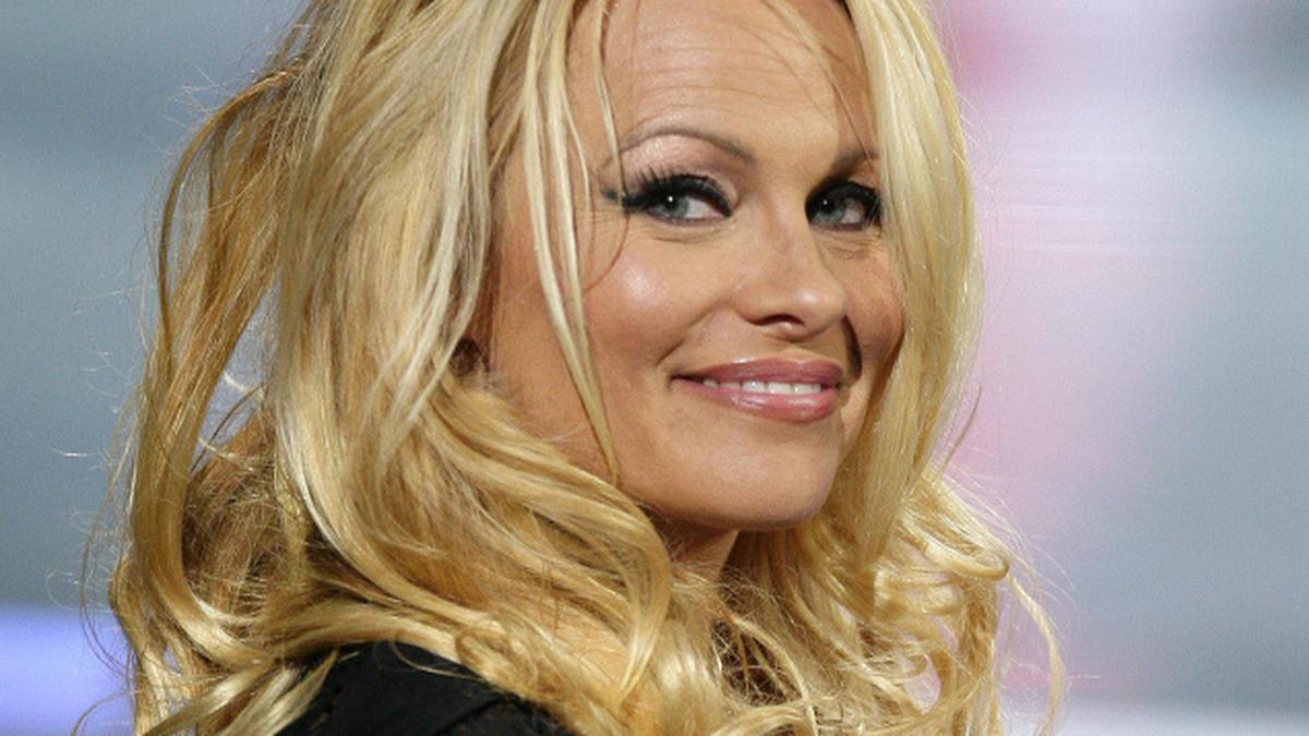 Pamela Anderson refuses Ice Bucket Challenge - The Hindu