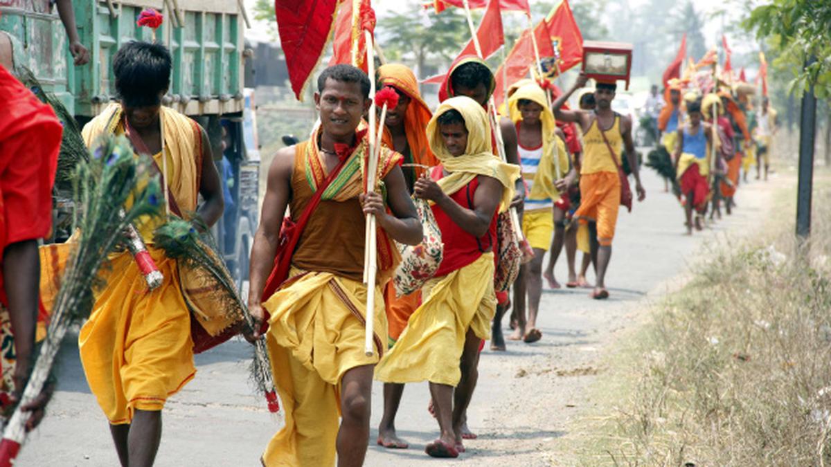 Danda Nata troupes return to vote in Ganjam - The Hindu