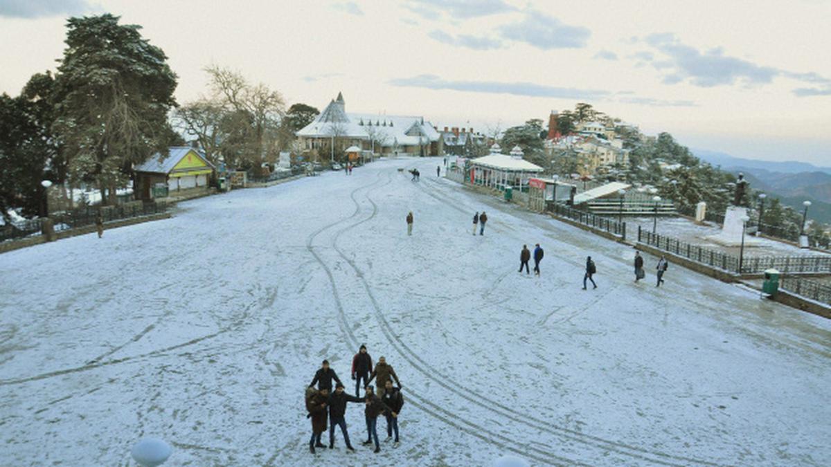 Shimla, Manali wrapped in white blanket; 9 die in UP