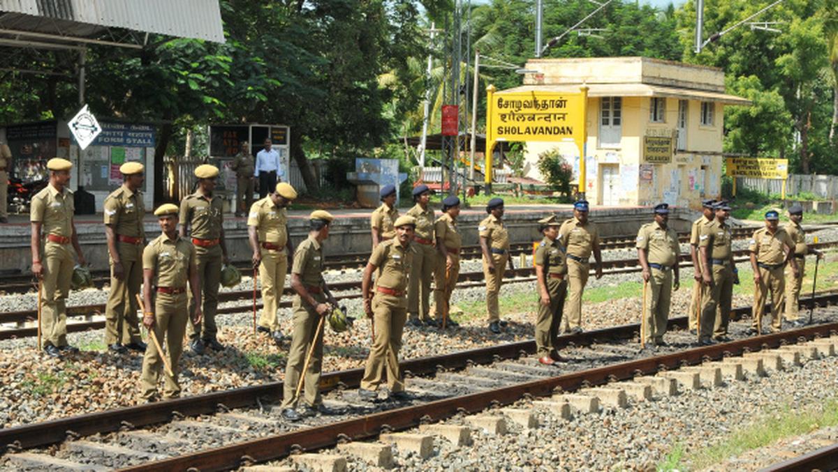 Commuters demand stoppage of more express trains at Sholavandan The Hindu