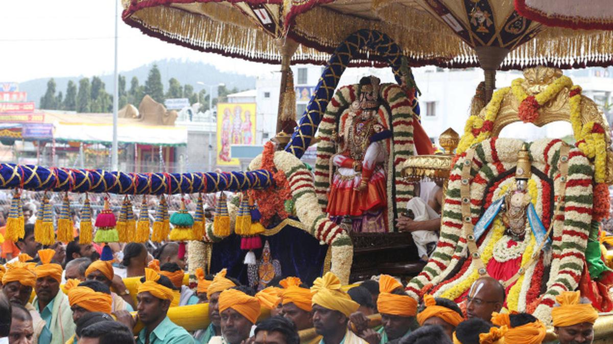 After a lull, pilgrim rush peaks at Tirumala - The Hindu