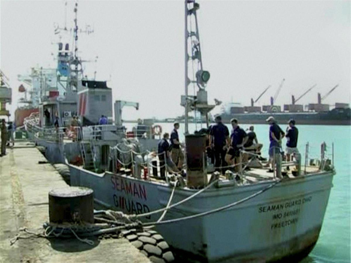 Судно эксперт. Индийское судно со свастикой. The Seamen of this ship speak English.