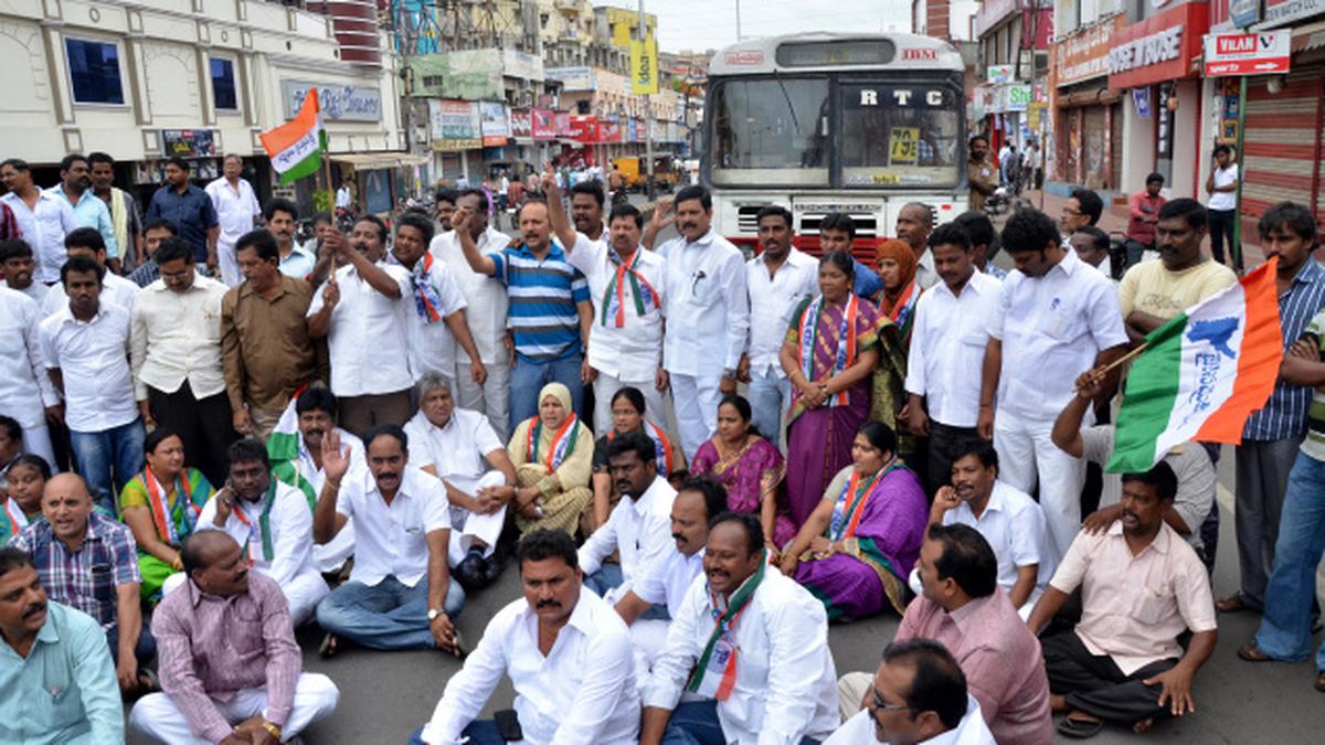 Over 500 Andhra Pradesh staff take out rally