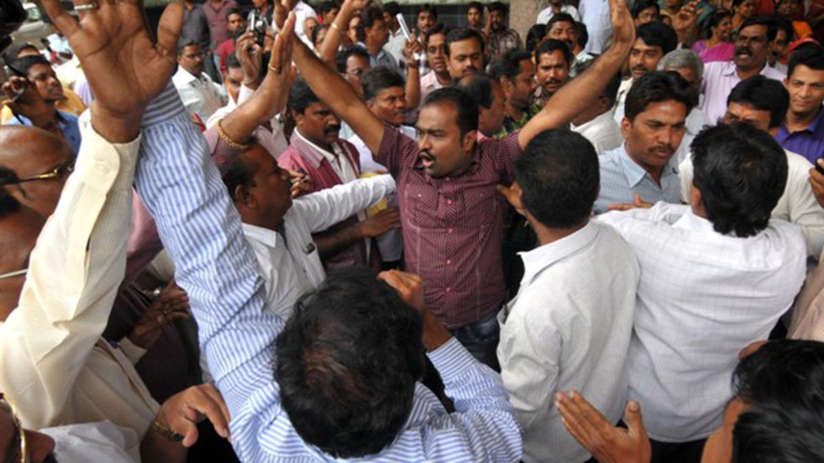 Andhra Pradesh Is This The Beginning Of A Nationwide Hindi Protest - t0qzlg5