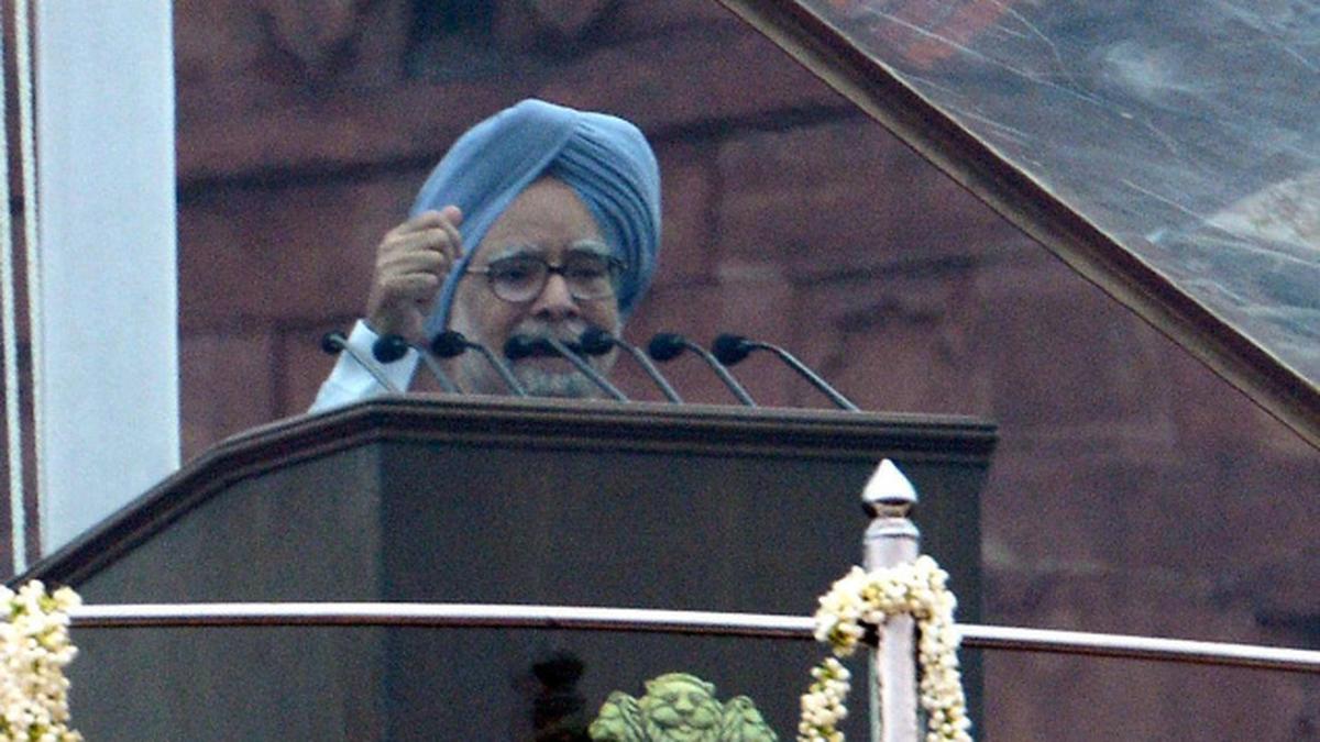 Manmohan first PM outside NehruGandhi clan to hoist flag for 10th time