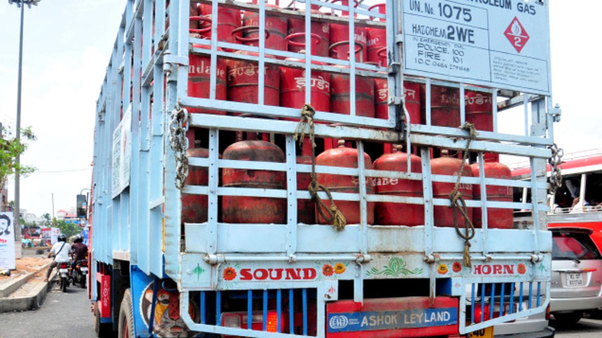 lpg-subsidy-to-be-credited-directly-in-bank-accounts-from-june-1-in-18