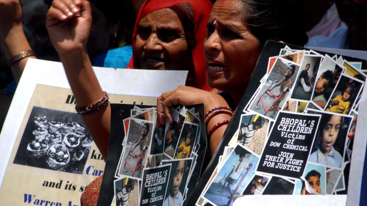 Bhopal gas tragedy survivors stage demonstration in Mumbai