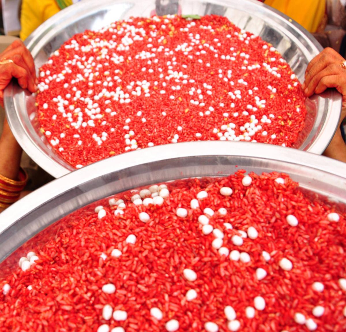 Sale of 'mutyala talambralu' at Bhadradri draws flak - The Hindu