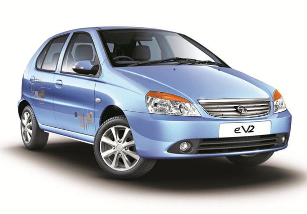 Машина Tata Indica