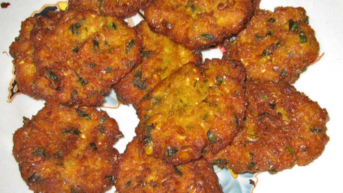 Crispy and delicious Corn vada recipe (சோள வடை)