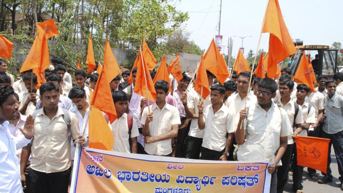 ABVP Protests Against Increase In Admission Fees - The Hindu