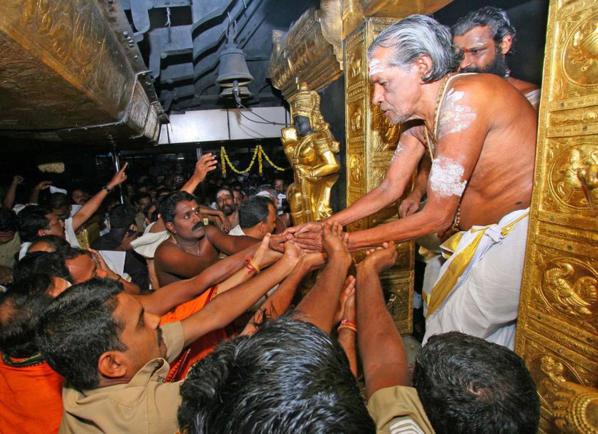 hundreds-witness-vishukkani-at-sabarimala-the-hindu