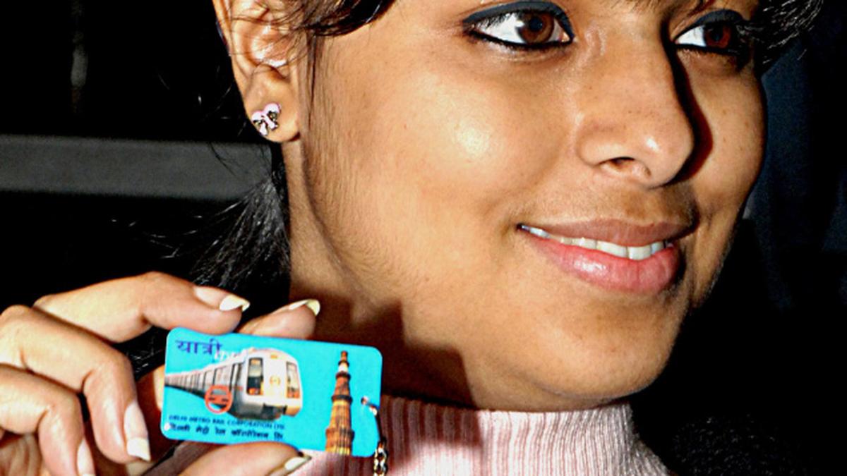 DMRC set to bring in automatic refilling of smart cards - The Hindu