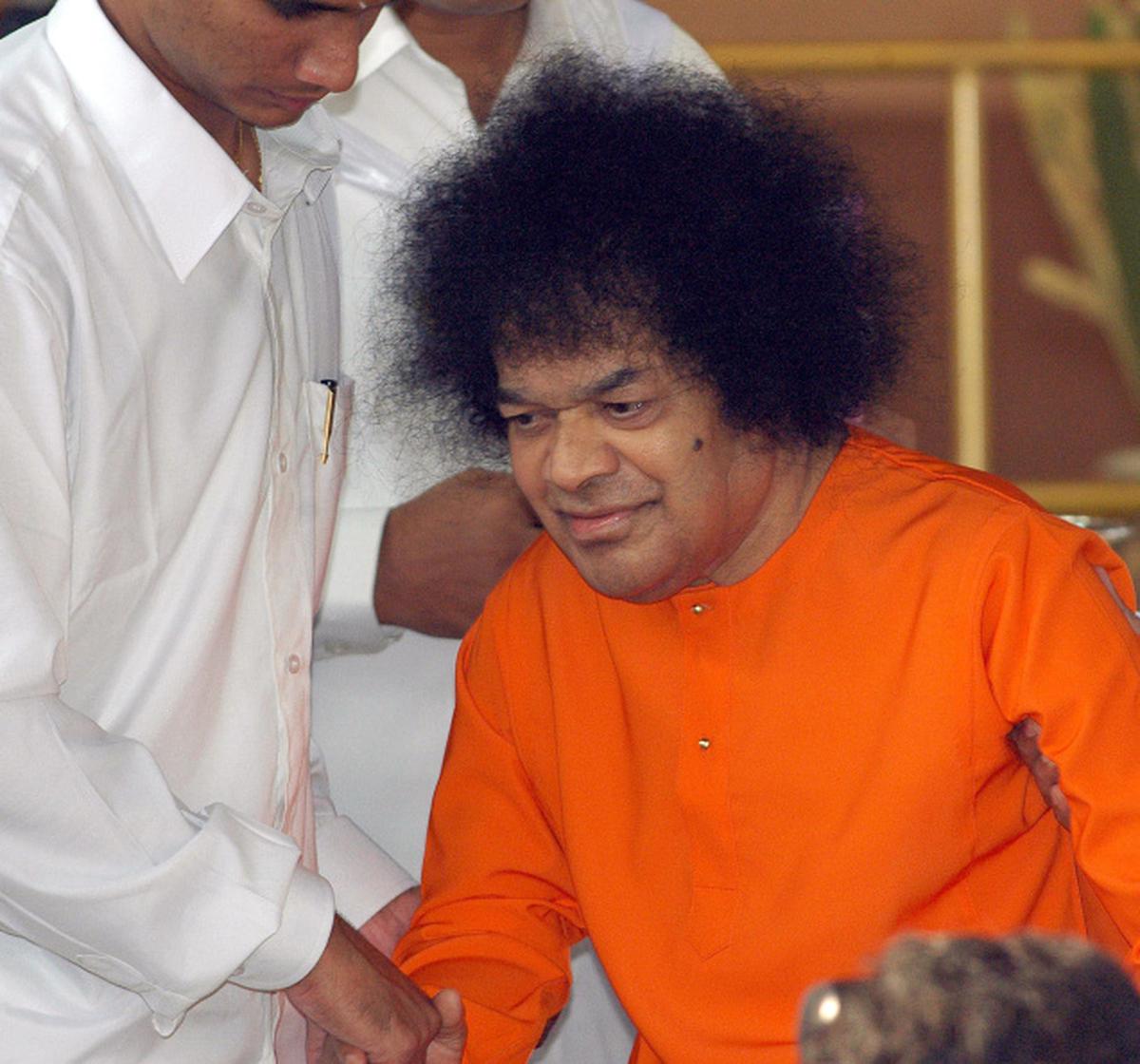Protest over mishandling of Sathya Sai Trust funds - The Hindu