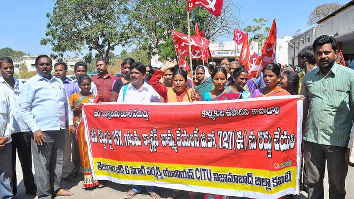 Beedi workers take to streets - The Hindu