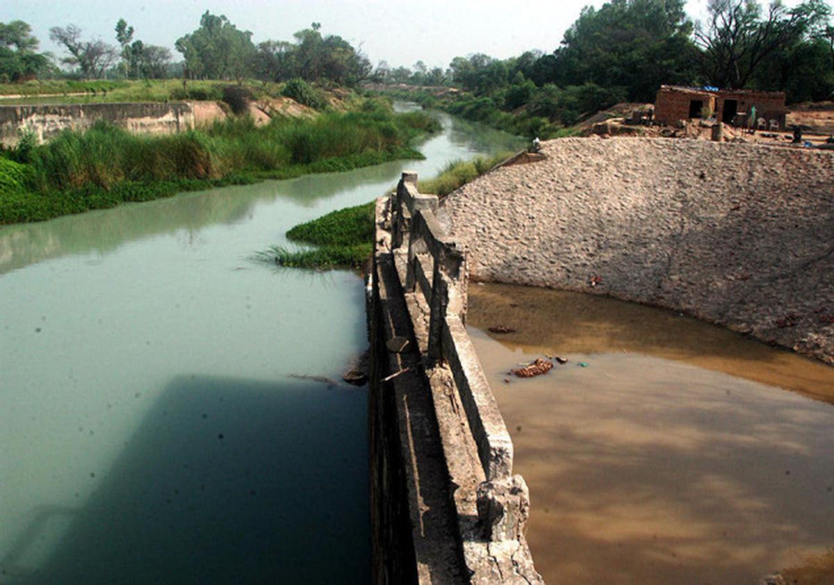 A view of the SYL (Sutlej-Yamuna Link) canal in Haryana. The Centrally-funded canal links Sutlej with the Yamuna. It is to carry Haryana’s share (3.5 million acre feet) of Sutlej waters. The Centre has spent about Rs. 450 crores on the canal. The construction was abandoned in 1990 at the height of militancy in Punjab.