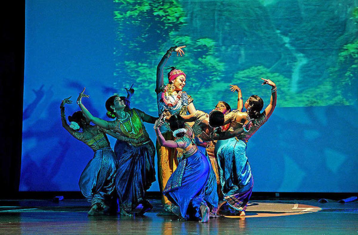 Kathak Dance : A Major Traditional Classical Dance Form in India -  Exploring Kathak's Origin, History, Elements, Costumes, and its Connection  to the Bhakti Movement / Cosmic Resonance: A Mesmerizing Kathak Dance