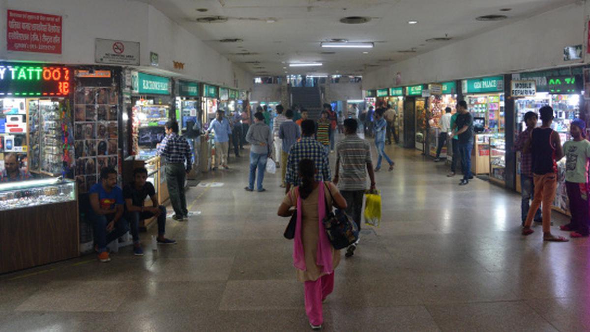 Hyderabad Secret Cams In Shopping Malls - Akhil Sood on the Palika Bazaar of yore - The Hindu