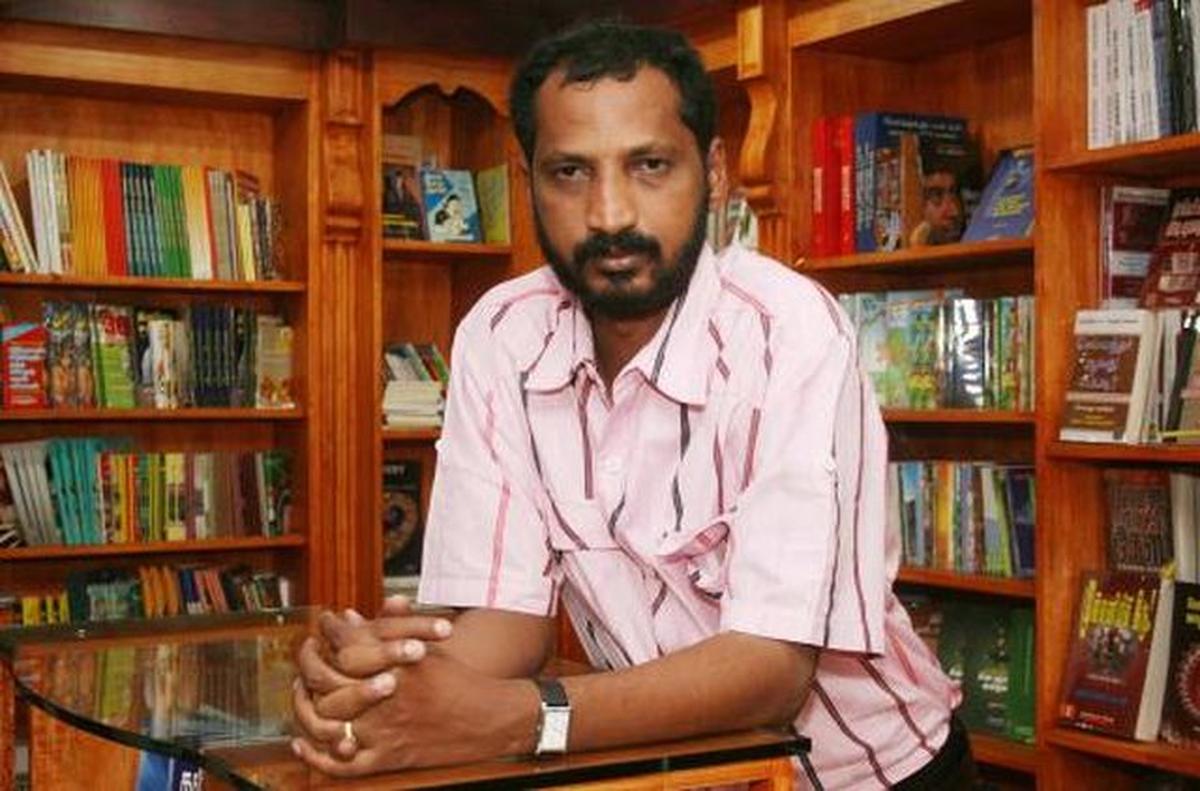 Lyricist Na Muthukumar passes away - The Hindu