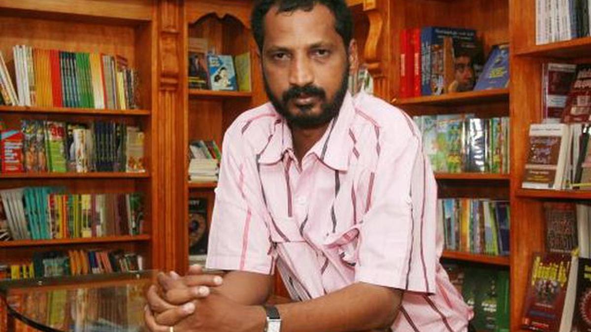 Lyricist Na Muthukumar passes away - The Hindu