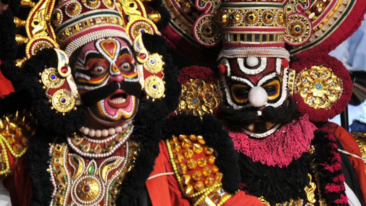 Yakshagana performance departs from usual theme - The Hindu