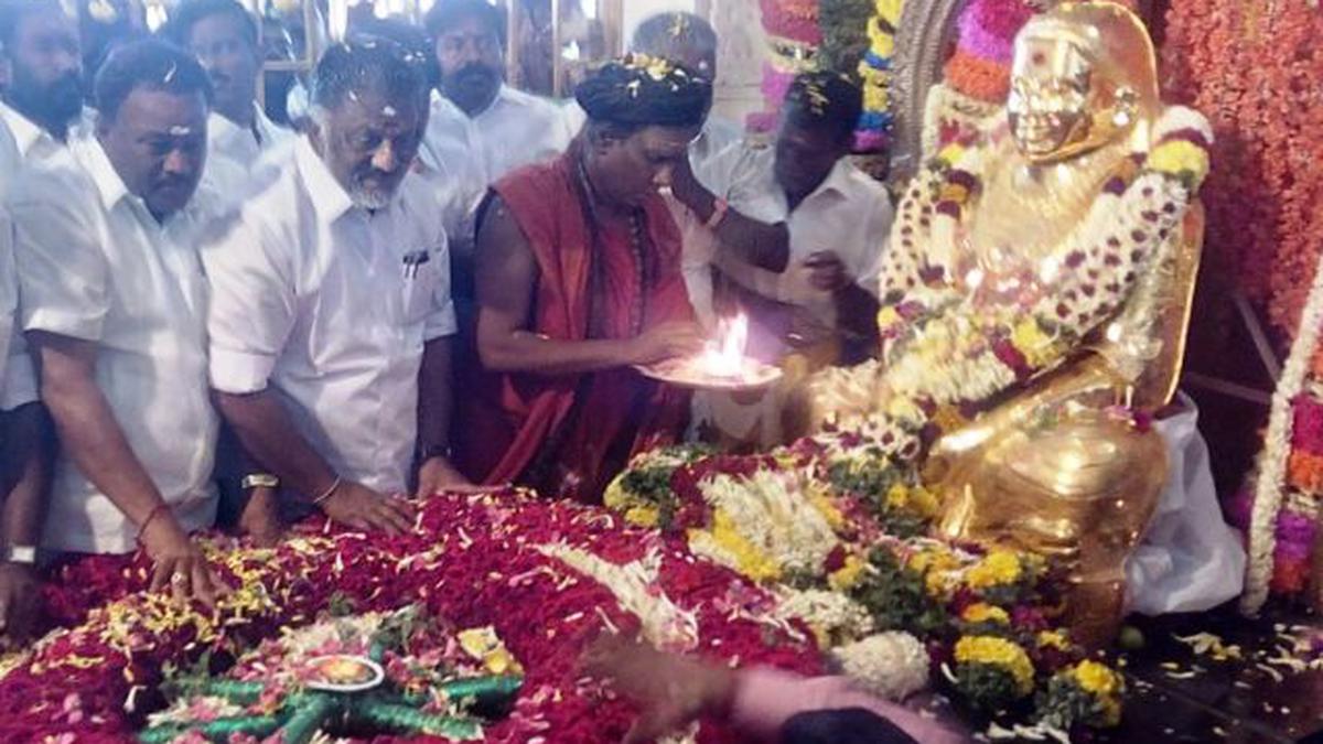 Ministers, leaders pay homage to Muthuramalinga Thevar - The Hindu